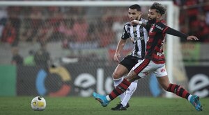 Junior Alonso expulsado en la eliminación de Mineiro en Copa de Brasil