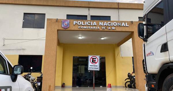 La Nación / Denuncian a dos policías por implantar droga y extorsionar a un conductor