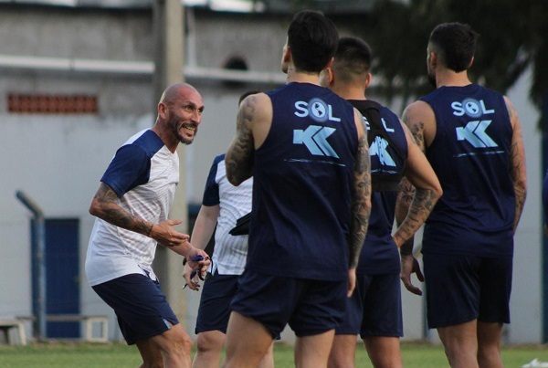 Con un partido en Los Jardines del Kelito arranca el Clausura - Paraguaype.com