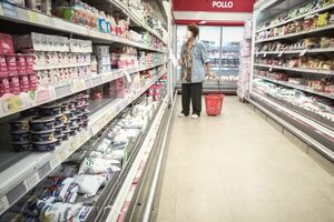 Argentina reconoce "faltantes puntuales" de productos pero no algo "masivo" - MarketData