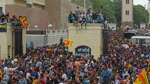 Sri Lanka dictó el estado de emergencia tras la huida del presidente | 1000 Noticias