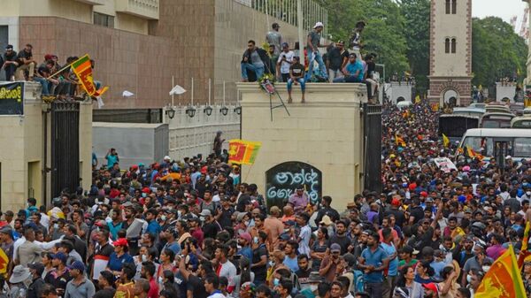Sri Lanka dictó el estado de emergencia tras la huida del presidente | 1000 Noticias