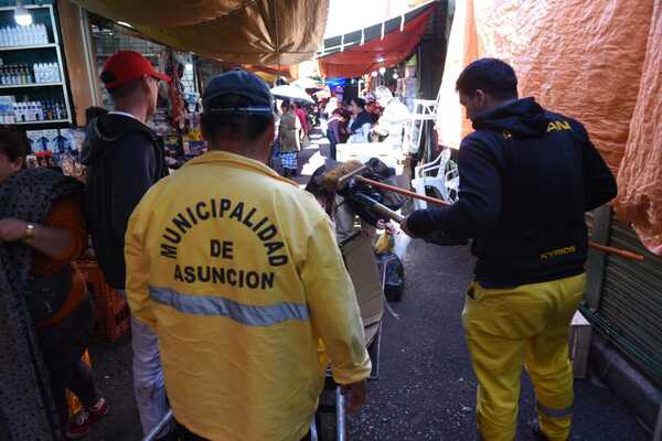 Activan campaña de limpieza denominada «No seas puerco» en el mercado municipal n°04