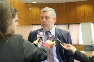 Oreggioni propone destinar un porcentaje del Fonacide a la aplicación de becas universitarias, de mandos medios y para colegios técnicos