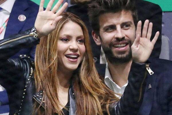 Crónica / [VIDEO] Pillan a Piqué escuchando una de las canciones más melancólicas de Shakira