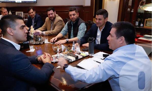 Crónica / HC suma a su equipo a "Luifer", presidente de la Junta Municipal de Asunción