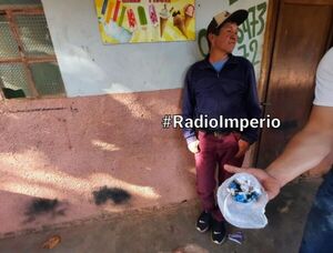 Detienen a un hombre con pequeñas porciones de supuesta cocaína en el barrio Guaraní - Radio Imperio