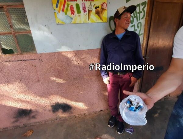 Detienen a un hombre con pequeñas porciones de supuesta cocaína en el barrio Guaraní - Radio Imperio