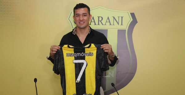 '¡Volvió a casa!': Guaraní presentó oficialmente a Néstor Camacho