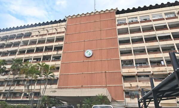 IPS cambia a director médico y a jefe de Traumatología tras amputación - Noticiero Paraguay