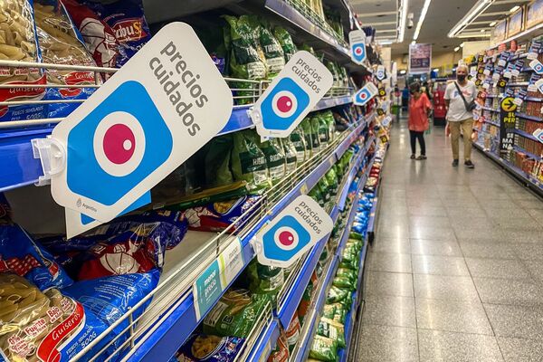 Diario HOY | Argentina roza en medio año la inflación que había previsto para todo 2022