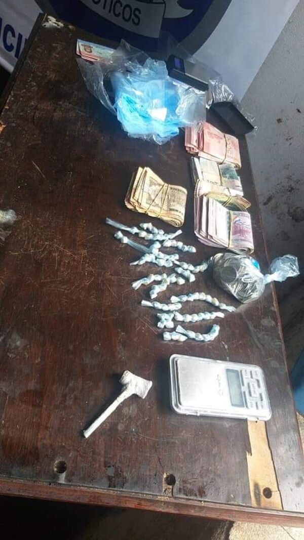 Luque: Incautan “moñitos” de presunta sustancia ilícita y una persona fue detenida - Policiales - ABC Color