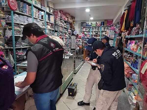 Fiscalía incautó mercaderías falsificadas en Luque   - Nacionales - ABC Color