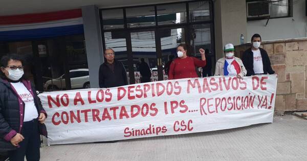 La Nación / Protestan contra despidos masivos
