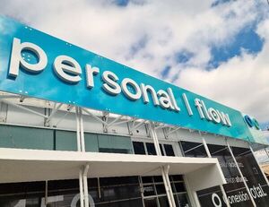 Siempre conectados, Personal cumple 24 años - Empresariales - ABC Color
