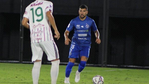 Cerro tienta a Gabriel Báez, lo que enoja a danzarines