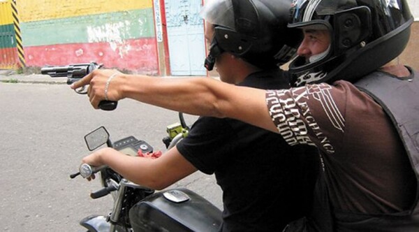 Diario HOY | Acusan a joven motochorro que baleó a policías durante atraco