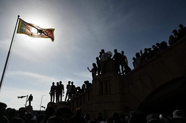 Sri Lanka festeja el éxito de la revuelta social tras dimisión del presidente - Mundo - ABC Color