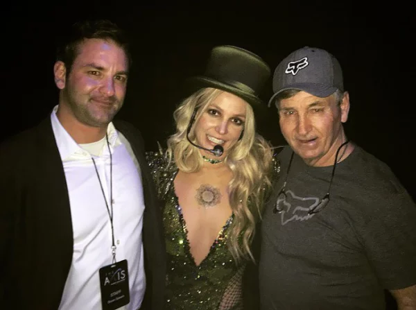 Papá de Britney podría ir a la cárcel si se comprueban los abusos durante tutela