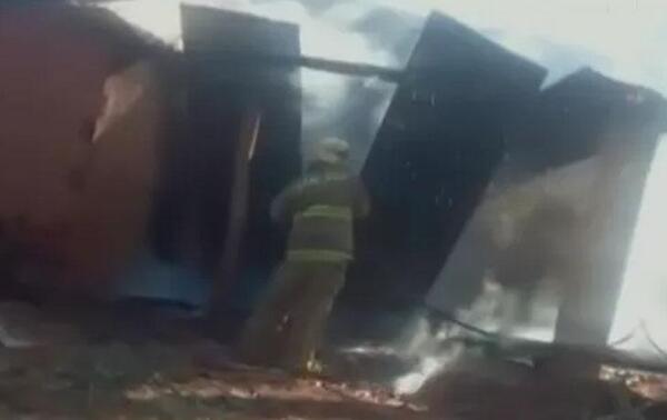 Mujer provoca incendio de su casa al querer ahuyentar a avispas en Paraguarí – Prensa 5