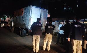 Asaltan un camión y toman de rehenes a empleados de transportadora en Ciudad del Este - ABC en el Este - ABC Color