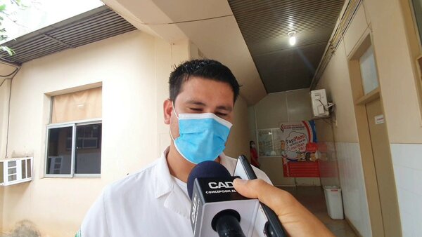 Médico de urgencia agrede a periodista