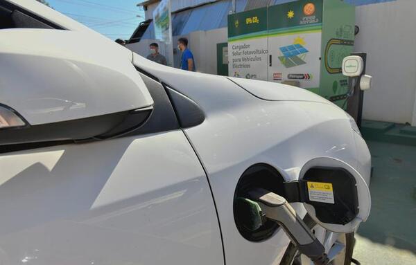 “Los autos híbridos son el camino para los eléctricos”