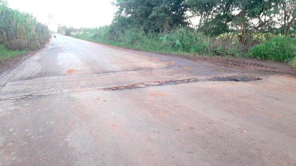 Pobladores de zona Sur da ultimátum al MOPC para reparar transitada ruta - La Clave