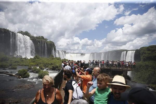 La alta inflación siembra “incertidumbre” en el sector turístico de Argentina - Viajes - ABC Color