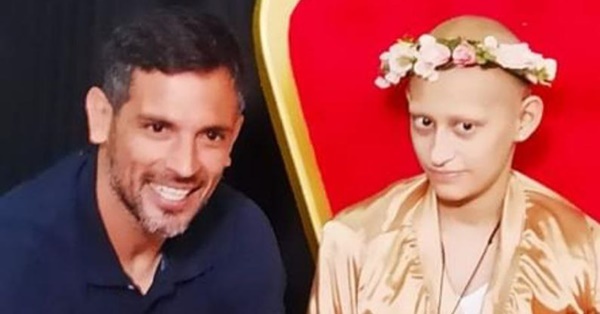 Roque Santa Cruz Cumplió el sueño a una quinceañera luchadora