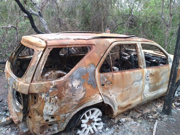 Puentesiño: Hallan vehículo incinerado en el Parque Nacional - Nacionales - ABC Color