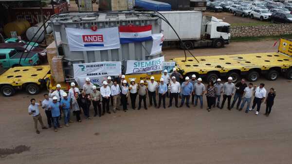 Partieron al este del país los primeros dos transformadores para la Subestación Yguazú 500 kV - .::Agencia IP::.