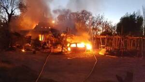 Crónica / Quiso ahuyentar un enjambre de avispas y terminó incendiando su casa