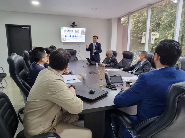 Analizan alcance del proyecto de buses eléctricos