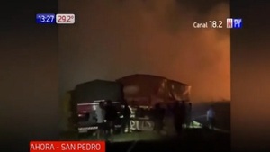 Incendio forestal causa triple accidente de tránsito | Noticias Paraguay