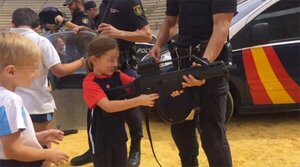 Diario HOY | Imágenes de policías entrenando a escolares a usar armas causan indignación en México