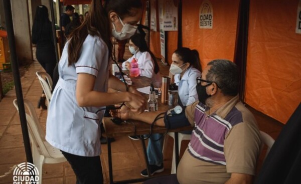 Dan asistencia a venezolanos residentes en CDE