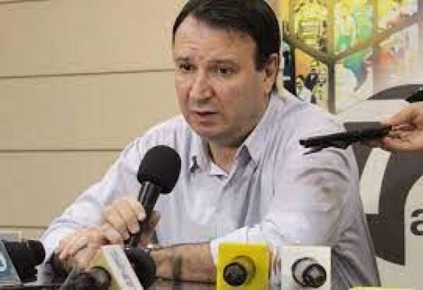 Exjefe de Traumatología de IPS reveló que le pidieron que obligue a renunciar a médicos tras escándalo