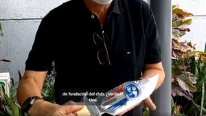 Óscar Acosta recibió cuchillo estilo Rambo y con escudo de Sol