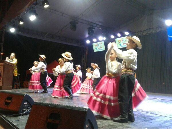Colorido Festival de los Pueblos del Sur
