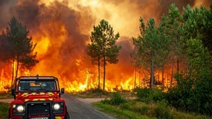 “Parece el fin del mundo”: centenares de evacuados por los incendios forestales en Europa | 1000 Noticias