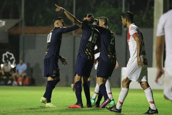 División Intermedia: “Triki” sigue firme en la cima en el inicio de la fecha 17 - Fútbol de Intermedia - ABC Color