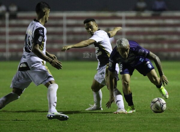 Versus / Tacuary y Guaireña deben conformarse con un empate sin goles por la falta de efectividad - Paraguaype.com