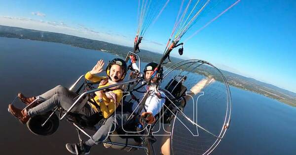 La Nación / A la conquista del cielo en parapente: ¿Te animás a vivir la experiencia?