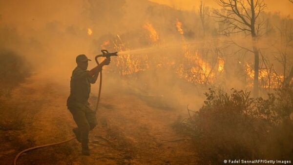 Fuertes incendios en norte de Marruecos obligan a evacuar 500 familias
