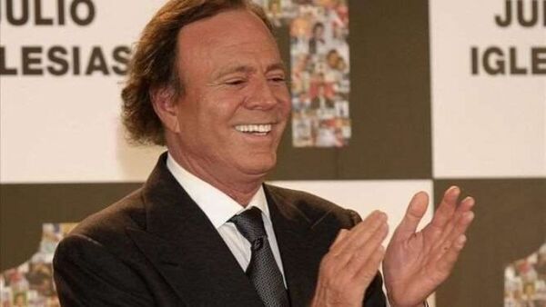 ¿Qué opina Julio Iglesias sobre los memes con su nombre y el séptimo mes del año?