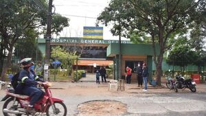 Negacionistas atropellan y retiran a niño enfermo del Hospital de Luque
