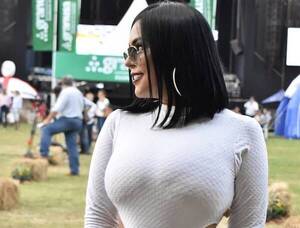 Crónica / El body de esta locutora causó furor en la Expo