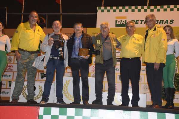 Reconocimiento del TACPy a César Insfrán por su trayectoria