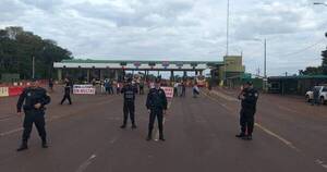 La Nación / Residentes de Minga Guazú reclaman pase libre y se movilizan frente a peaje del km 26